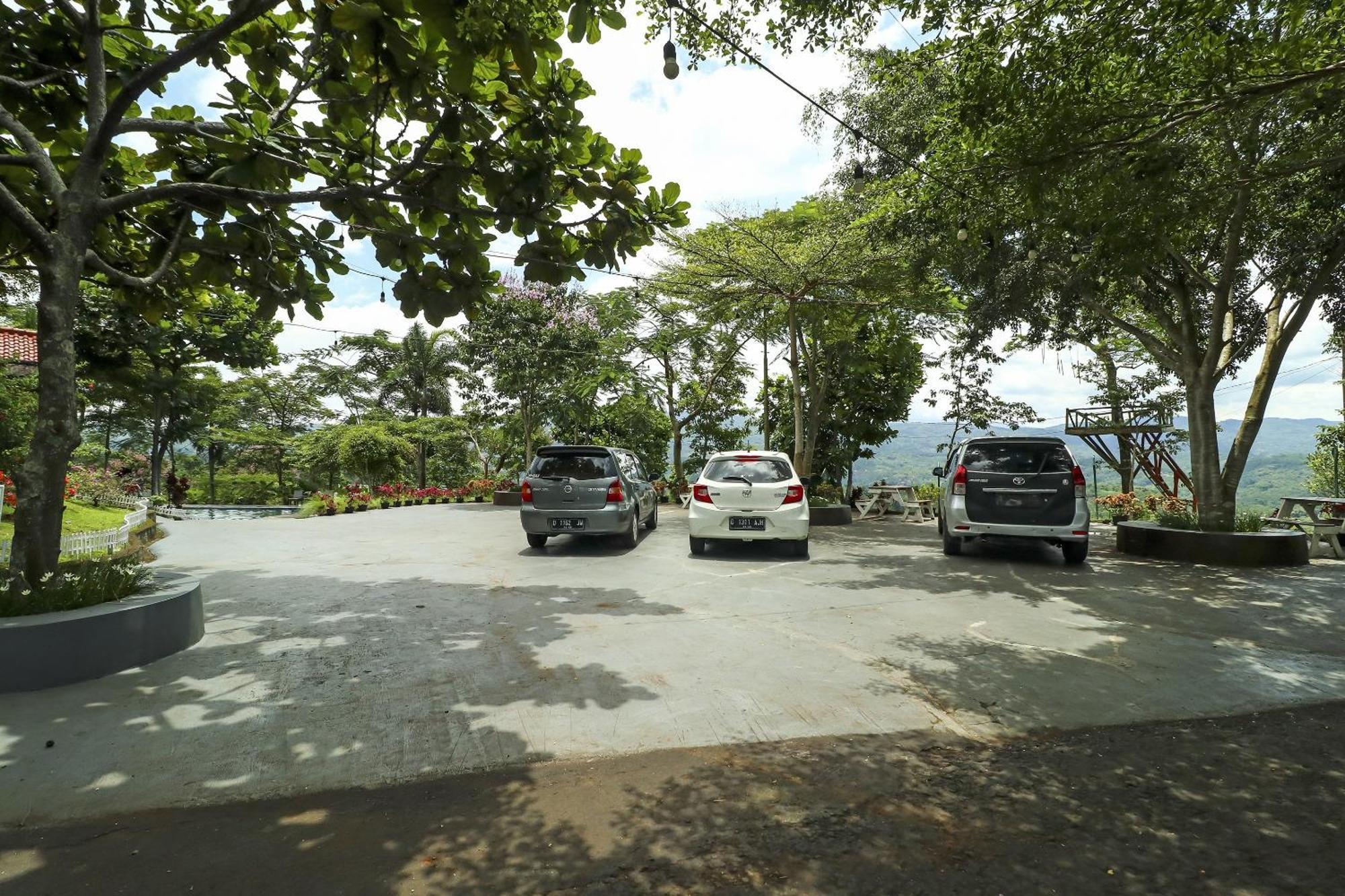 Oyo Homes 90956 Desa Wisata Guranteng Pendjalu Dış mekan fotoğraf